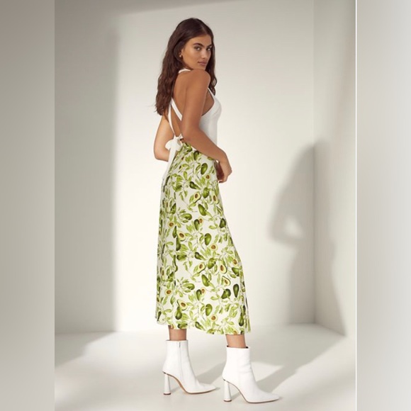 ARITZIA WILFRED Amelie Avocado Skirt in Size 8 - Picture 1 of 13